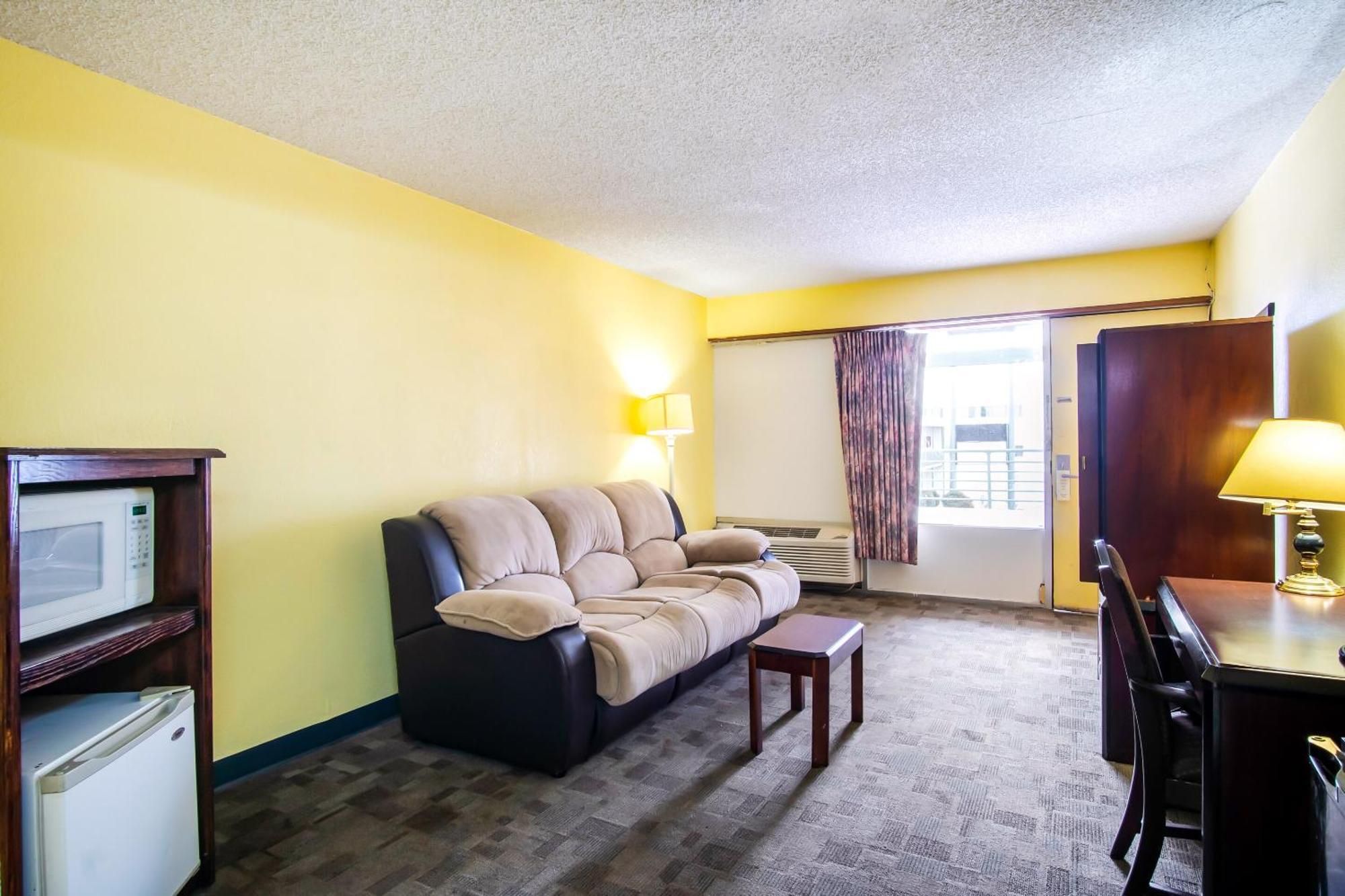 Oyo Hotel Hutchinson West 4Th Ave Zewnętrze zdjęcie