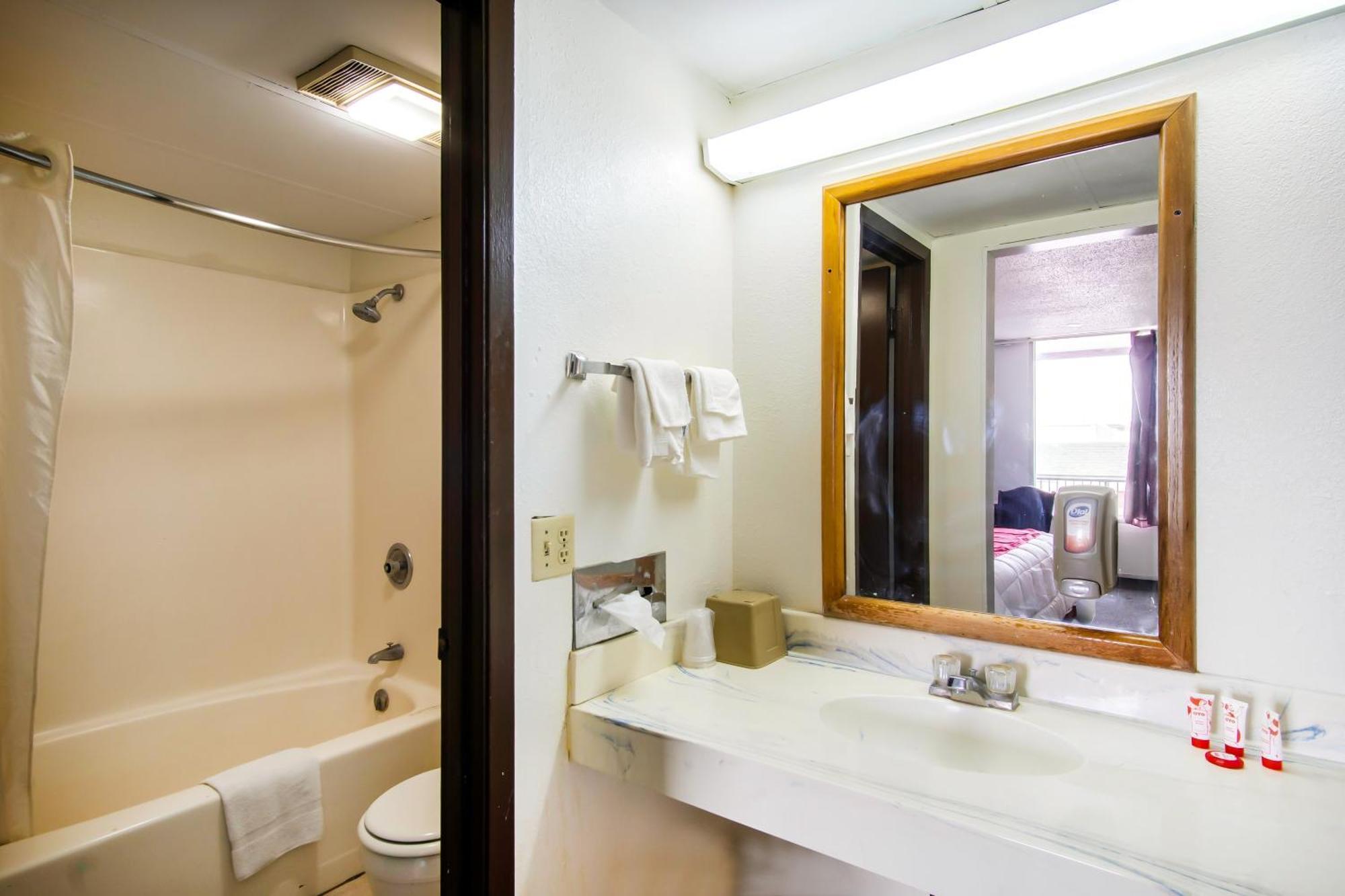 Oyo Hotel Hutchinson West 4Th Ave Zewnętrze zdjęcie
