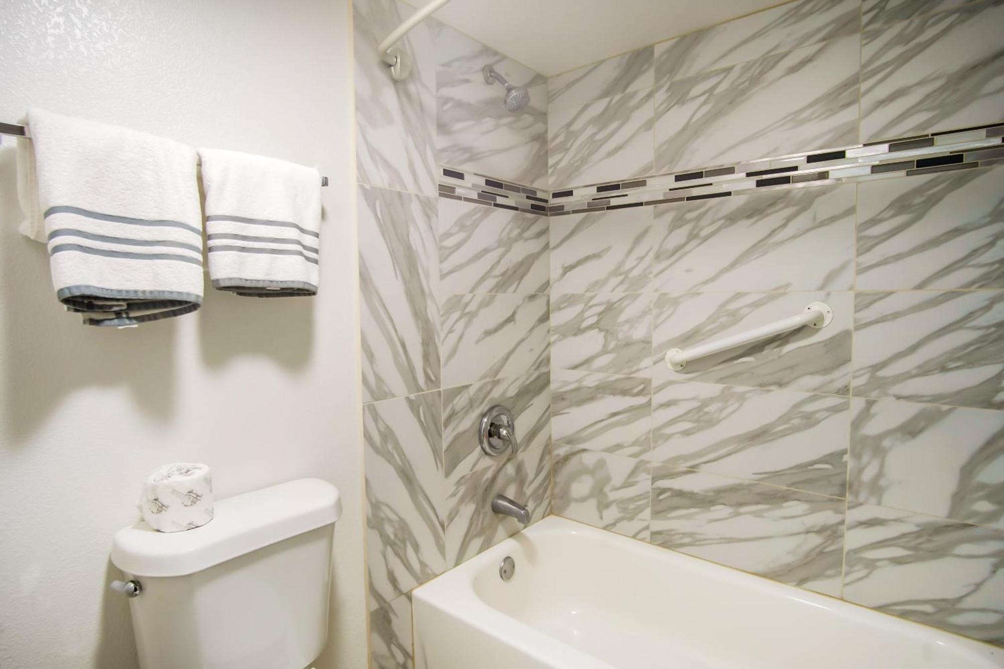 Oyo Hotel Hutchinson West 4Th Ave Zewnętrze zdjęcie