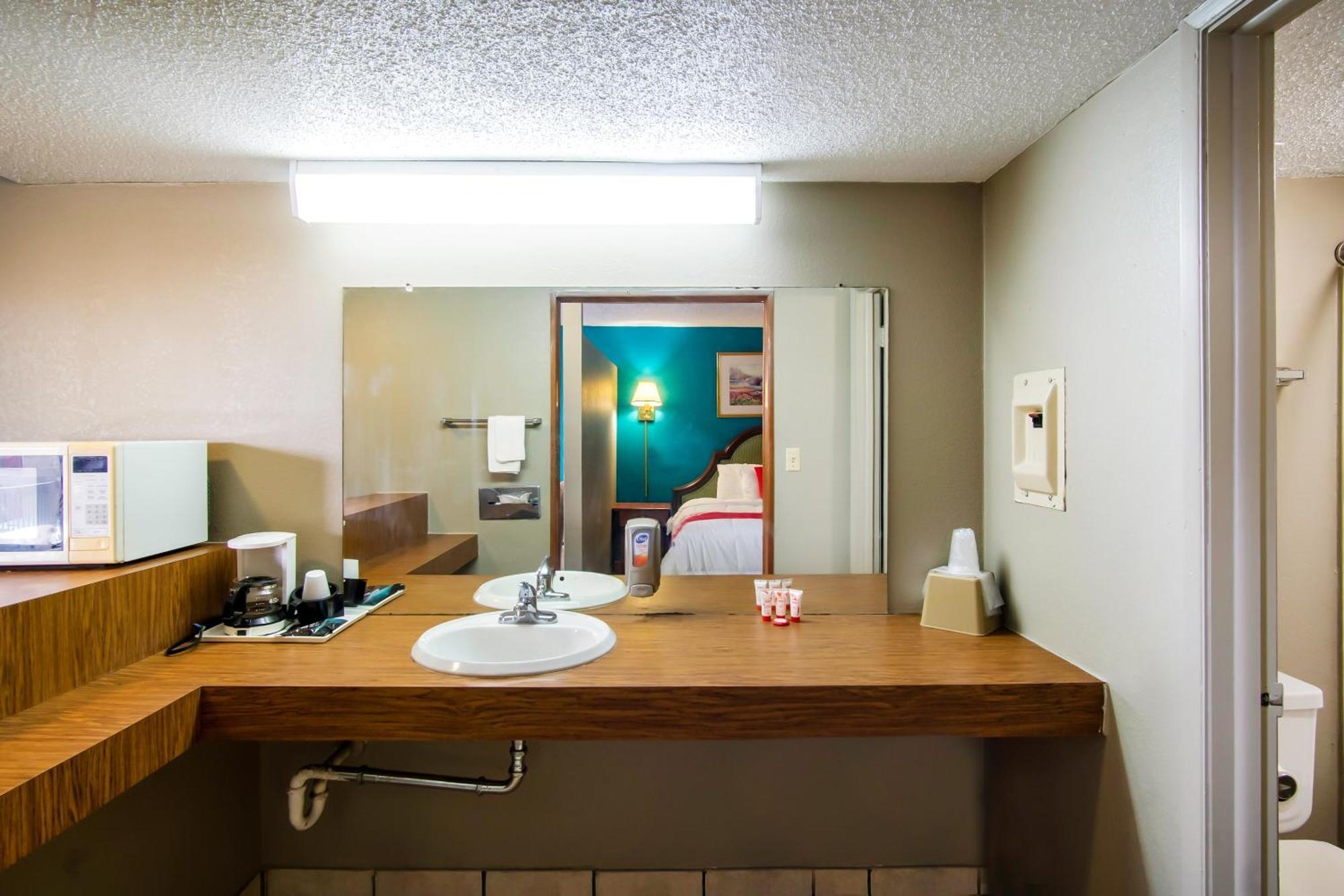 Oyo Hotel Hutchinson West 4Th Ave Zewnętrze zdjęcie