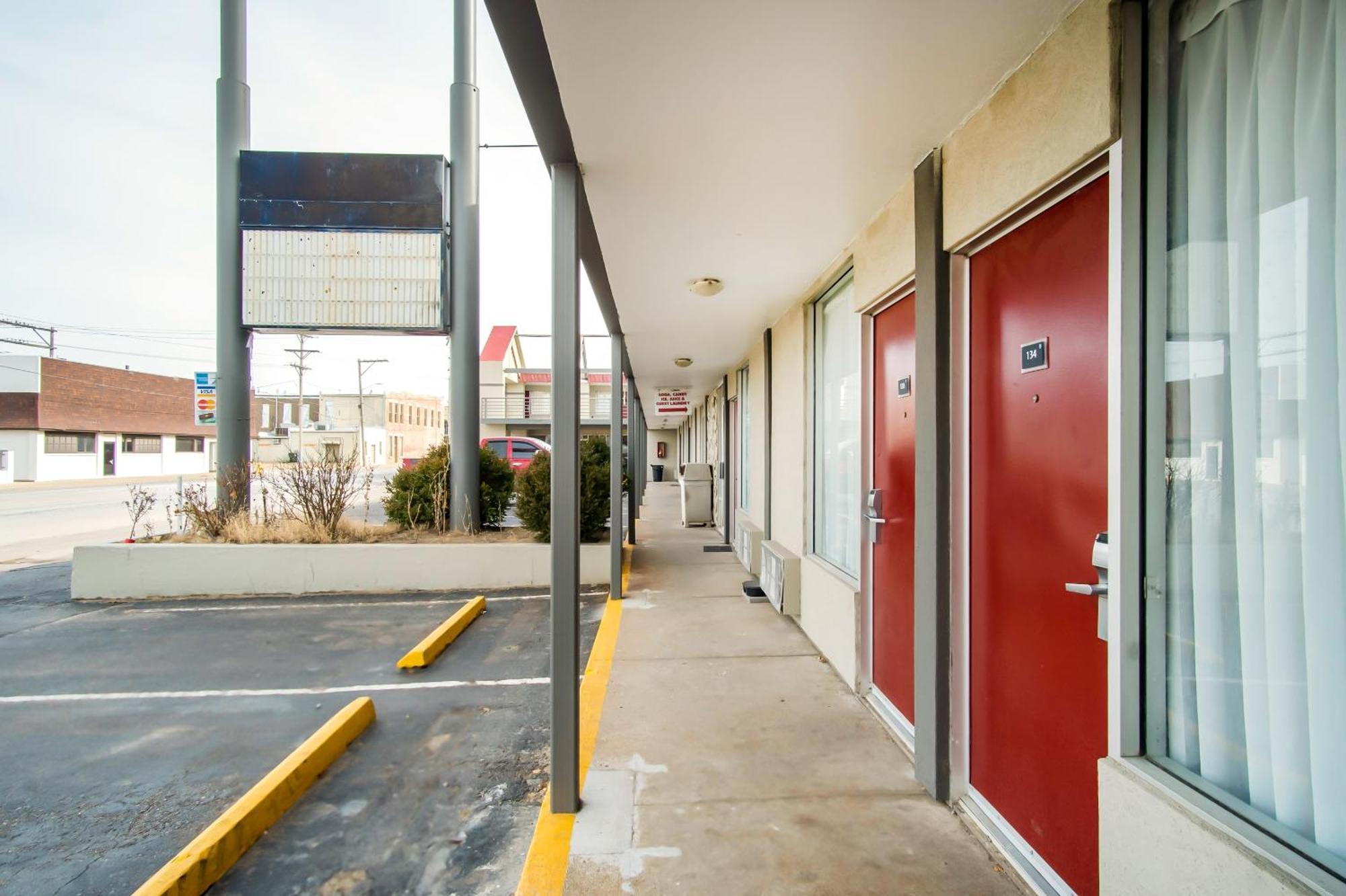 Oyo Hotel Hutchinson West 4Th Ave Zewnętrze zdjęcie