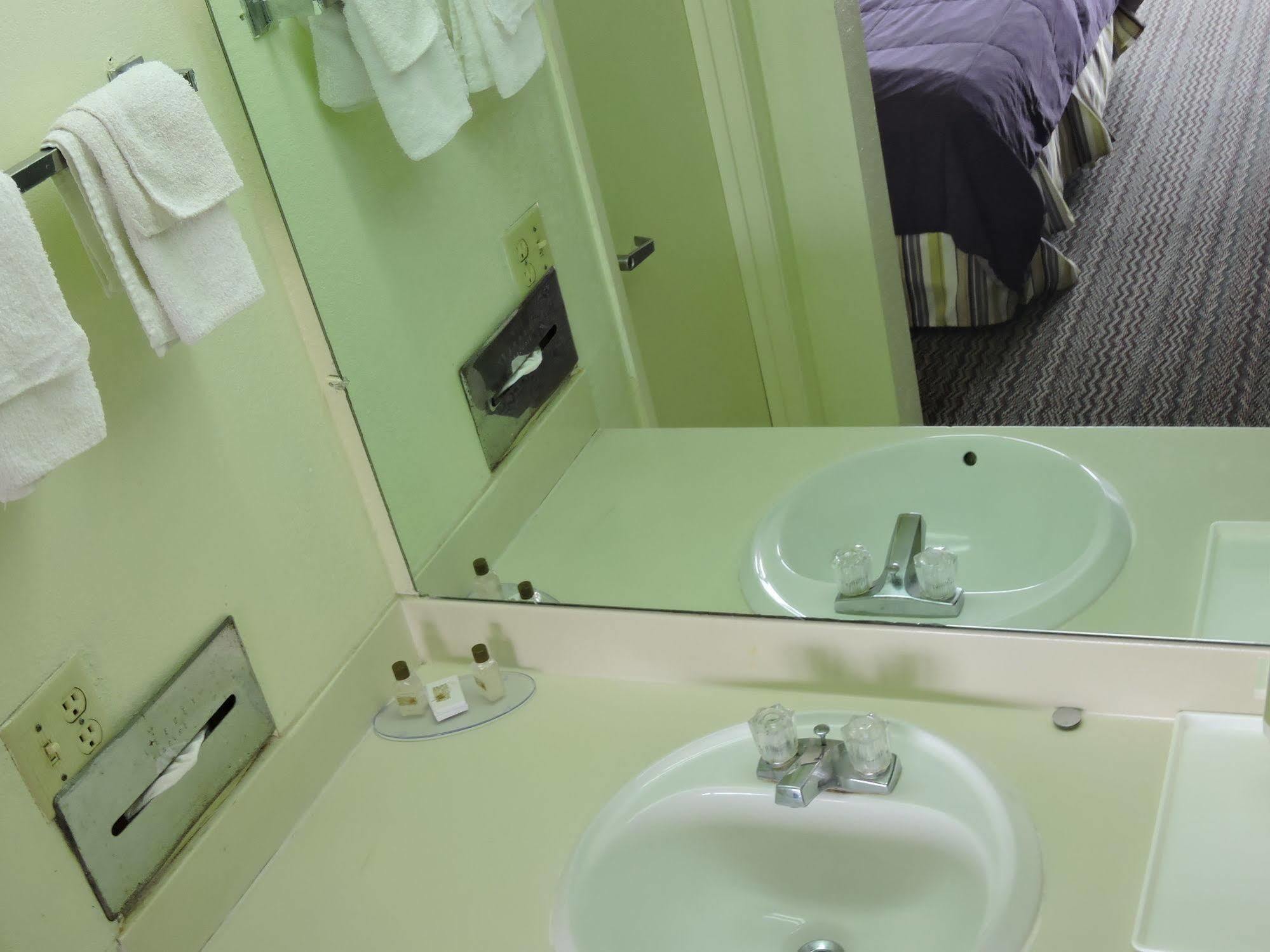 Oyo Hotel Hutchinson West 4Th Ave Zewnętrze zdjęcie